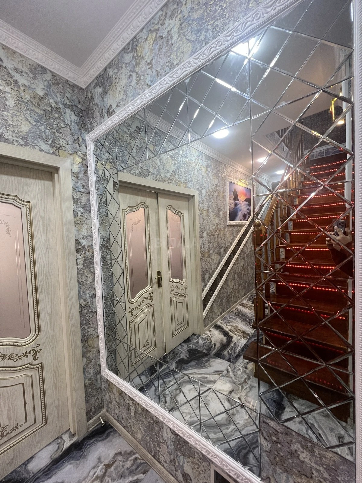 Satılır 3 otaqlı mənzil 110 m²