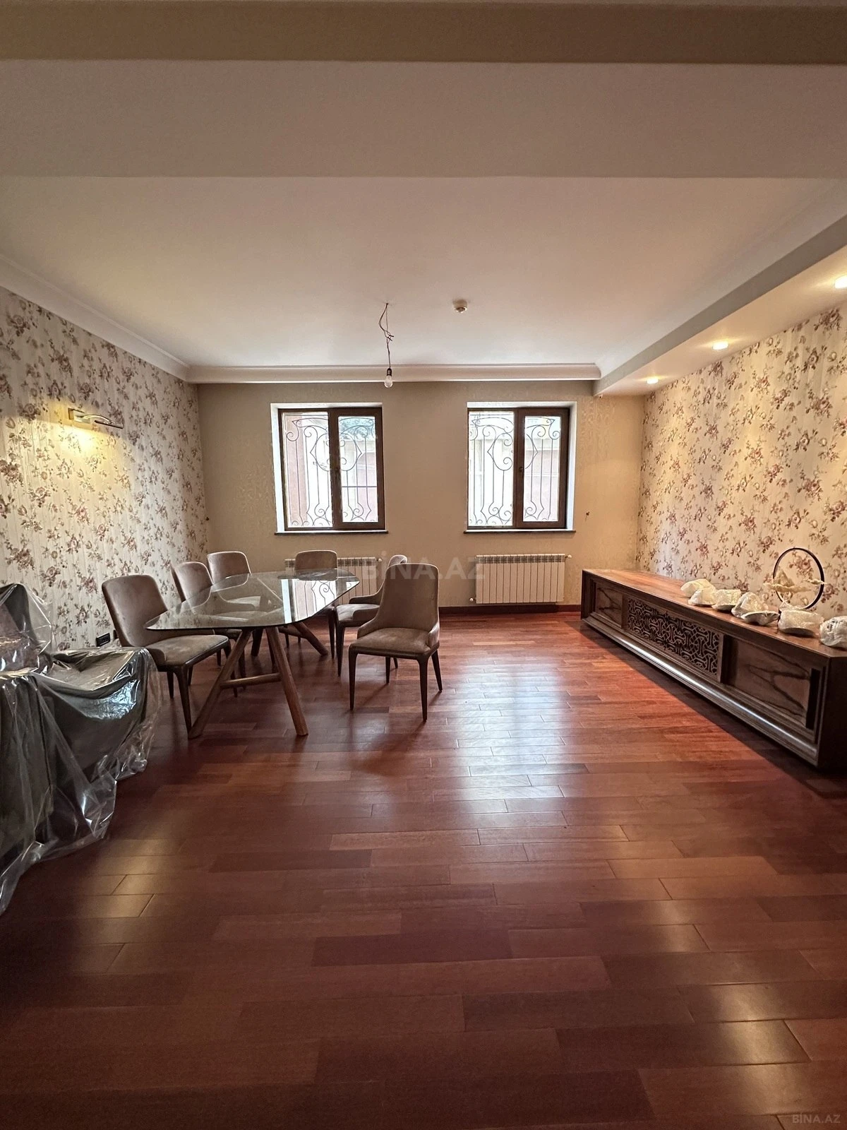 Satılır 6 otaqlı həyət evi 400 m²