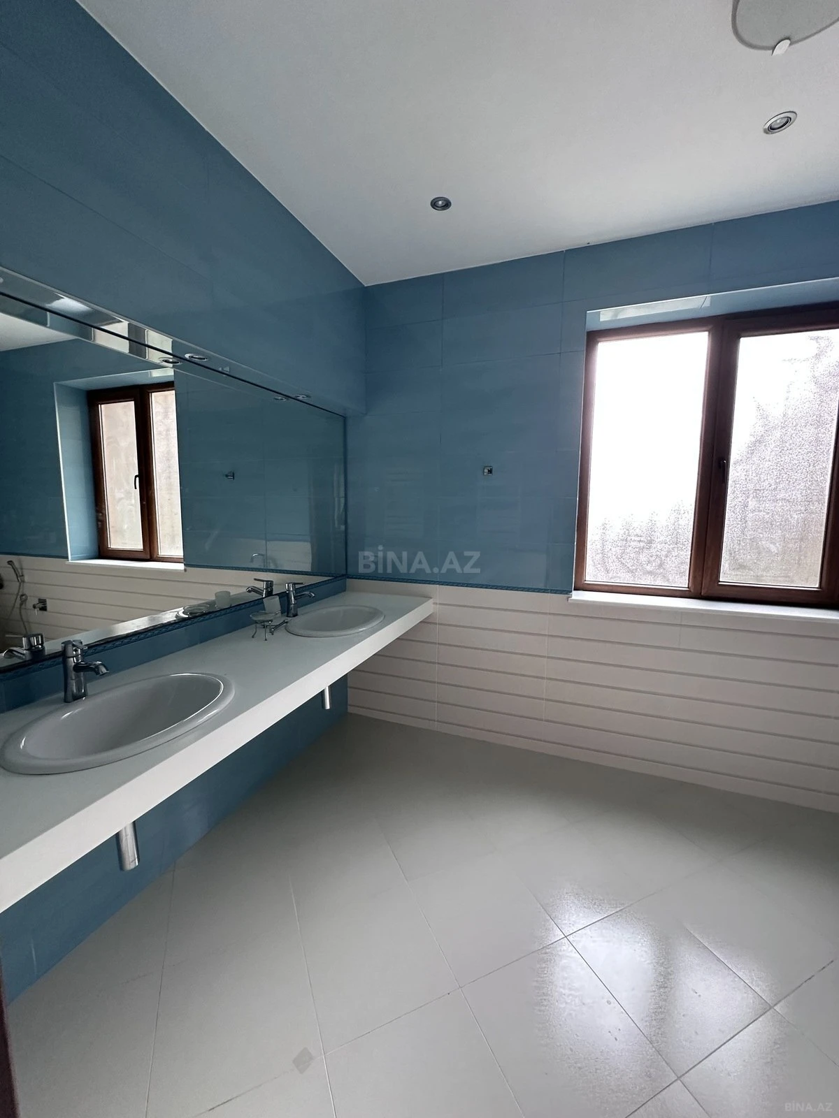 Satılır 6 otaqlı həyət evi 400 m²