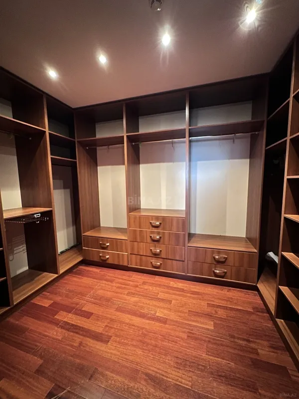 Satılır 6 otaqlı həyət evi 400 m²