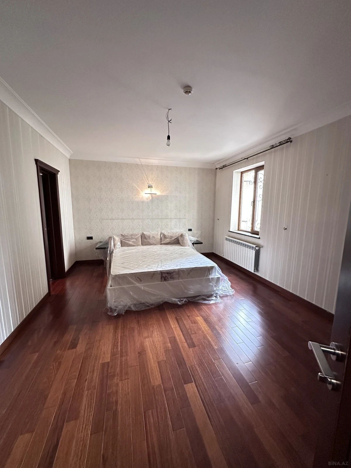 Satılır 6 otaqlı həyət evi 400 m²