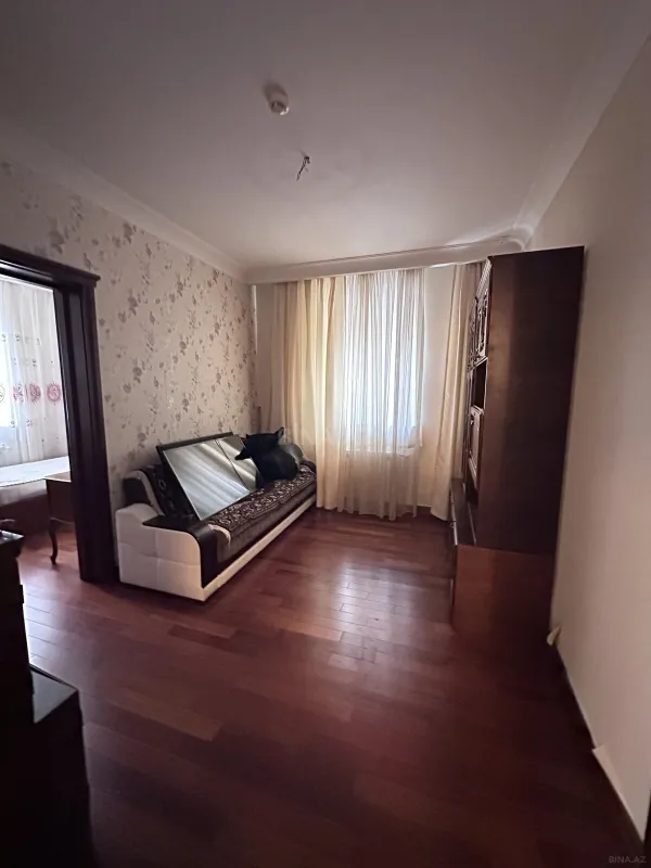 Satılır 6 otaqlı həyət evi 400 m²