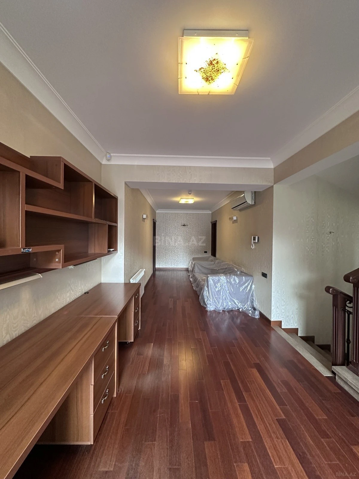Satılır 6 otaqlı həyət evi 400 m²