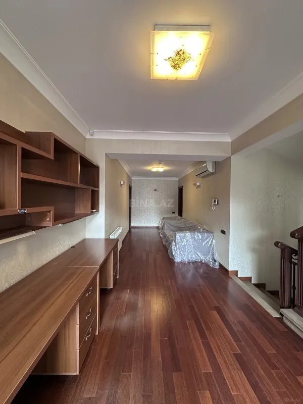 Satılır 6 otaqlı həyət evi 400 m²