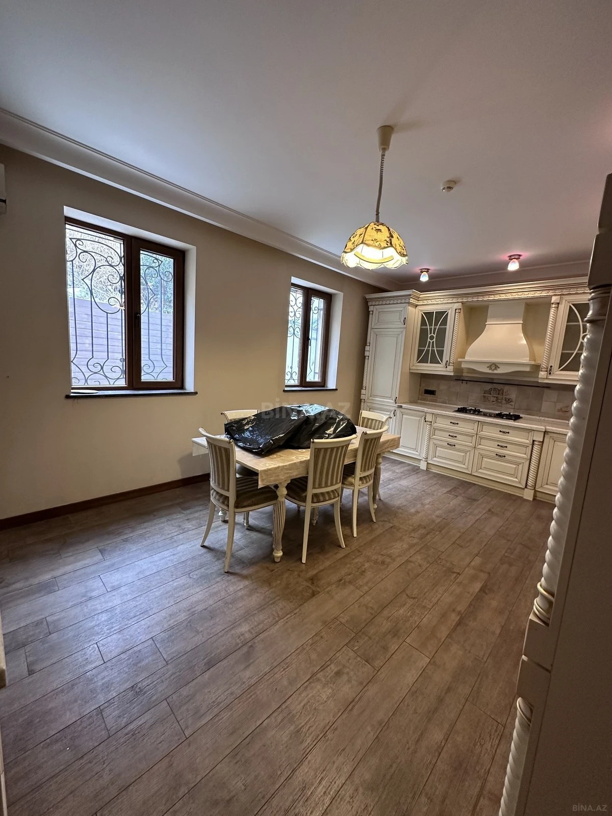 Satılır 6 otaqlı həyət evi 400 m²