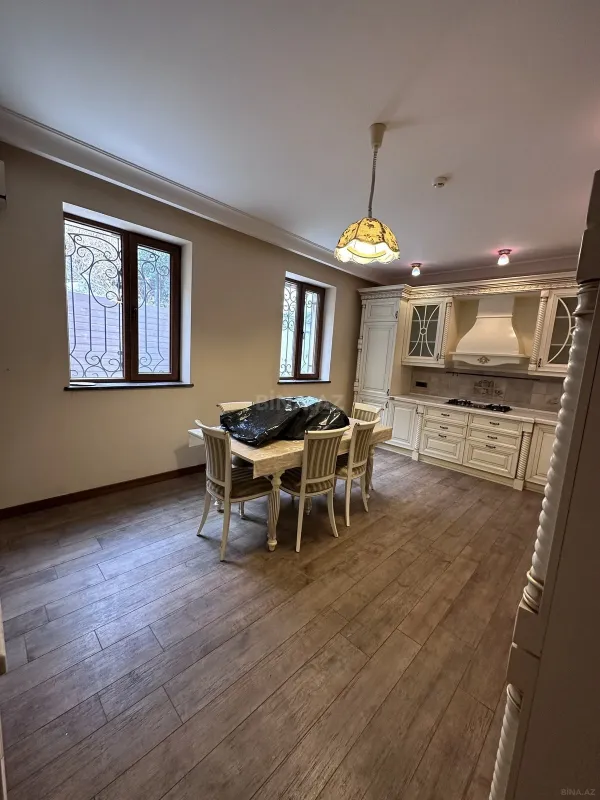 Satılır 6 otaqlı həyət evi 400 m²