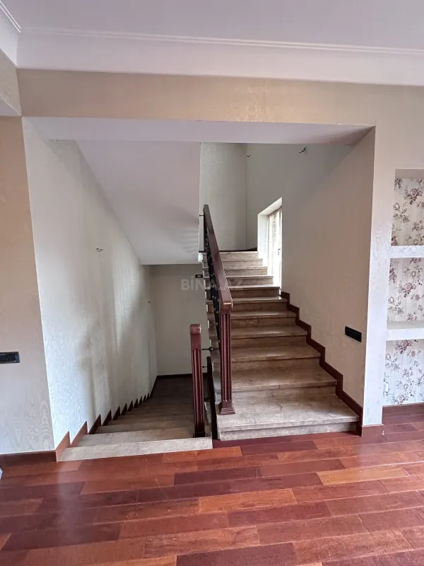 Satılır 6 otaqlı həyət evi 400 m²