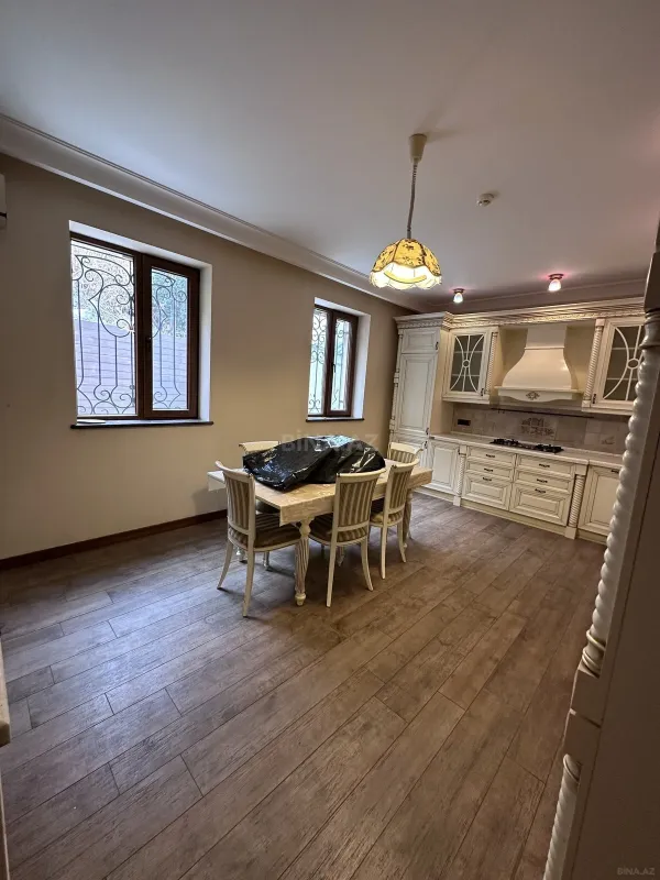 Satılır 6 otaqlı həyət evi 400 m²