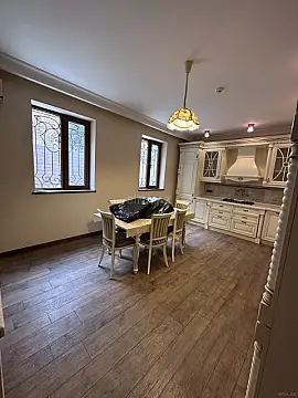 Satılır 6 otaqlı həyət evi 400 m²