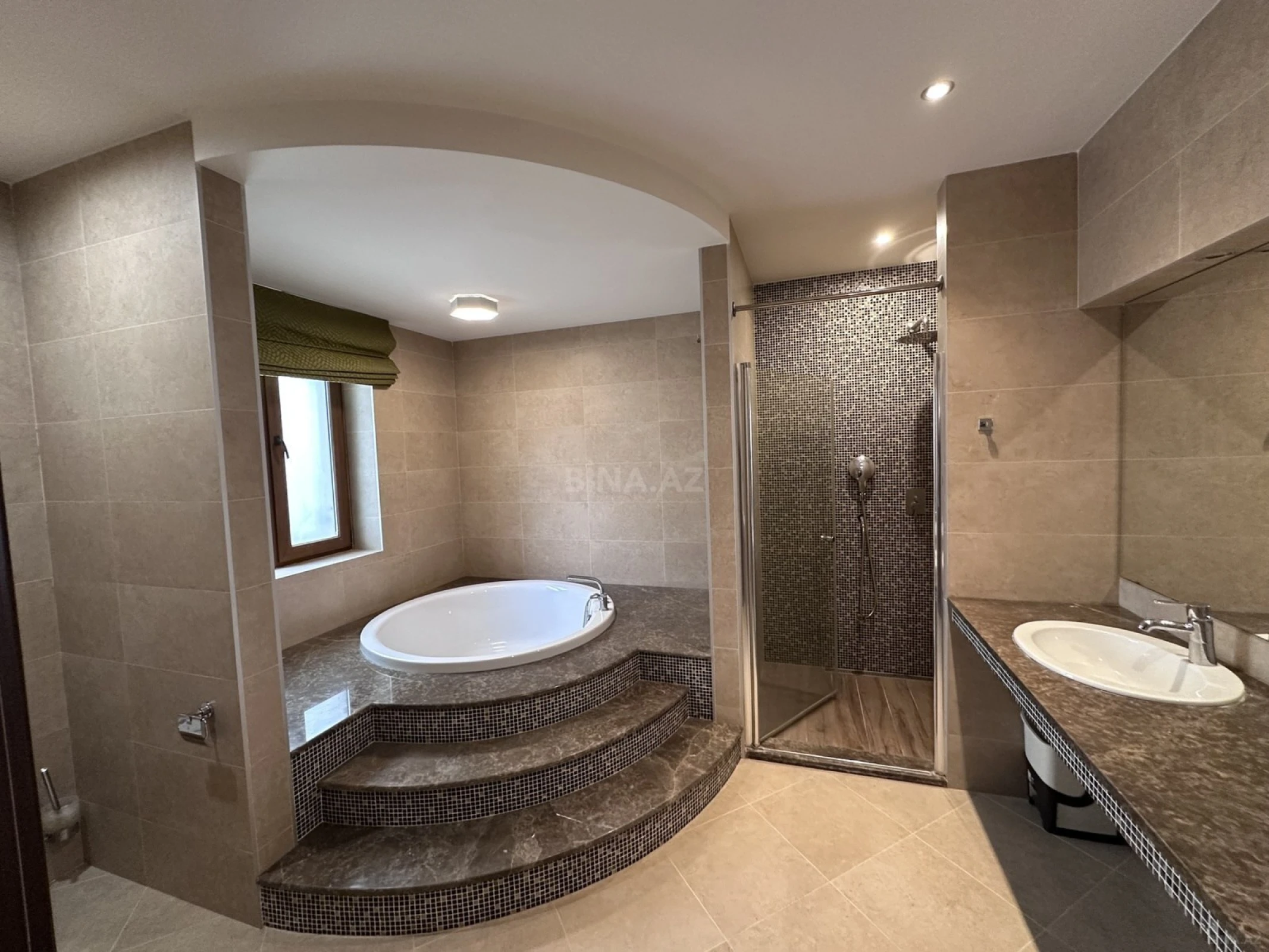 Satılır 6 otaqlı həyət evi 400 m²