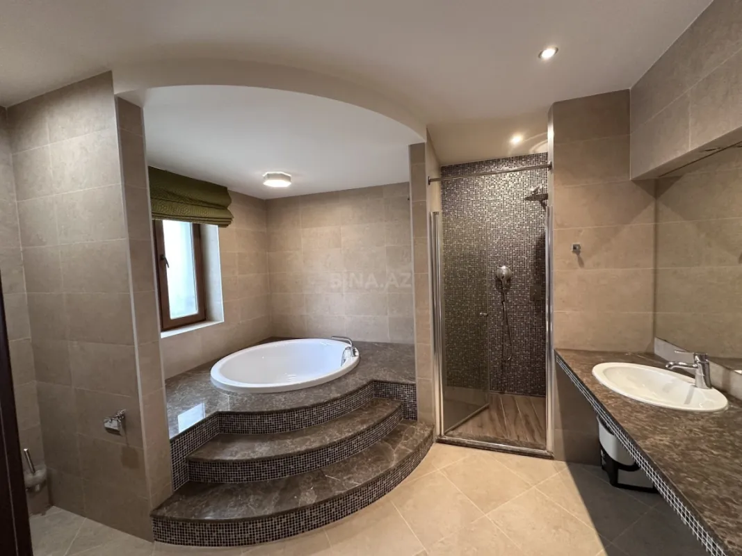 Satılır 6 otaqlı həyət evi 400 m²