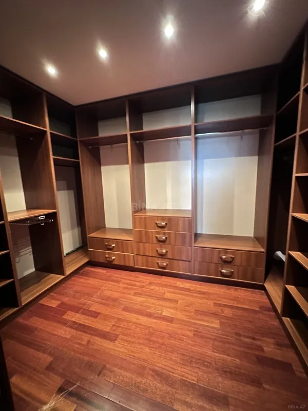 Satılır 6 otaqlı həyət evi 400 m²