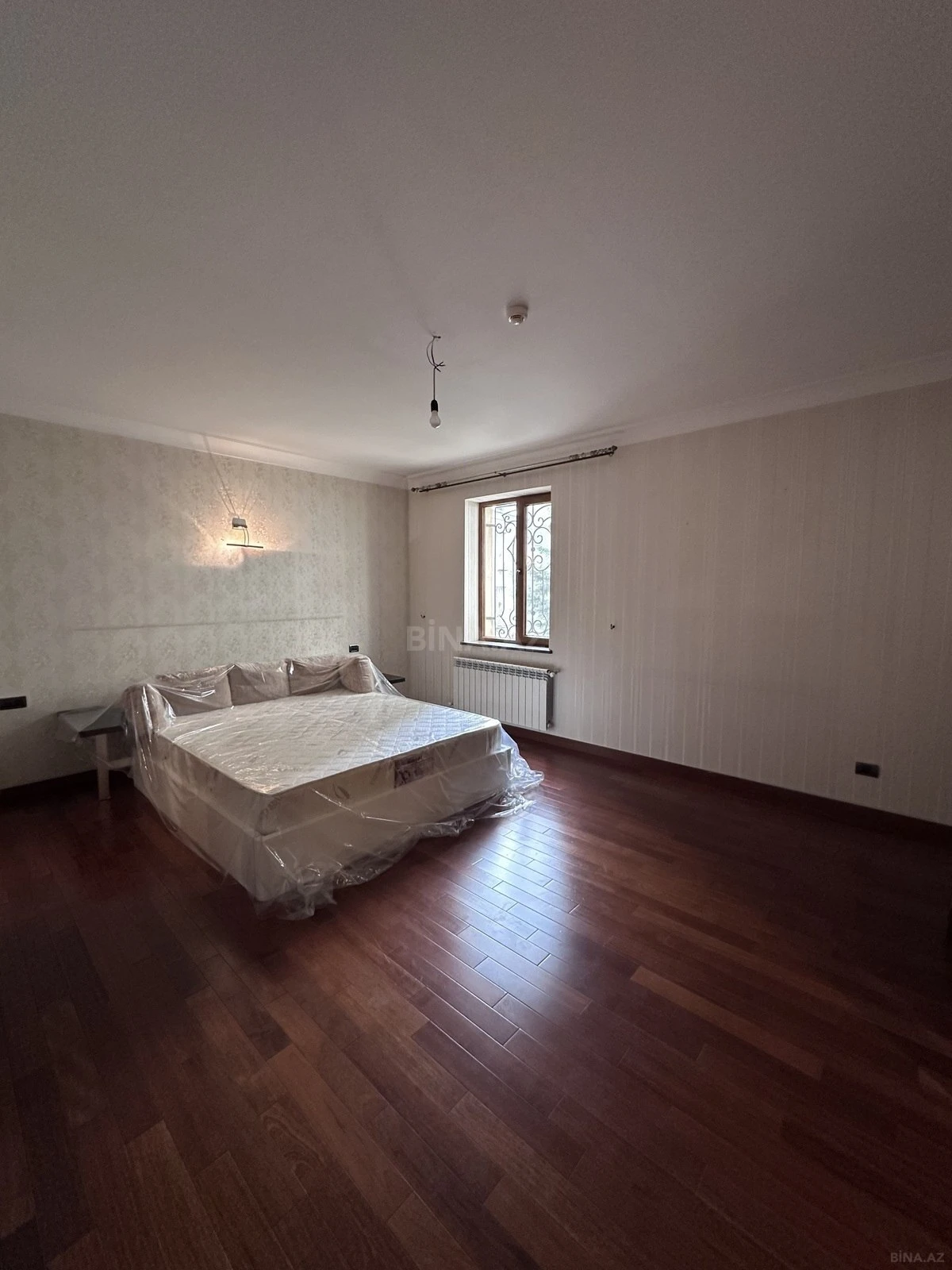 Satılır 6 otaqlı həyət evi 400 m²