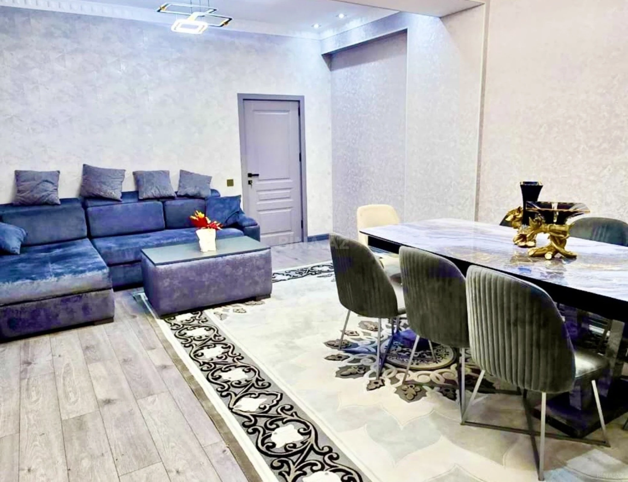 Satılır 3 otaqlı mənzil 135 m²