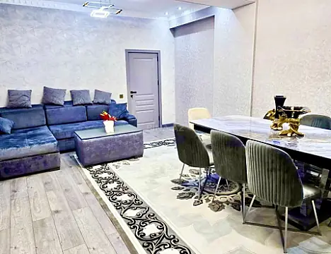 Satılır 3 otaqlı mənzil 135 m²