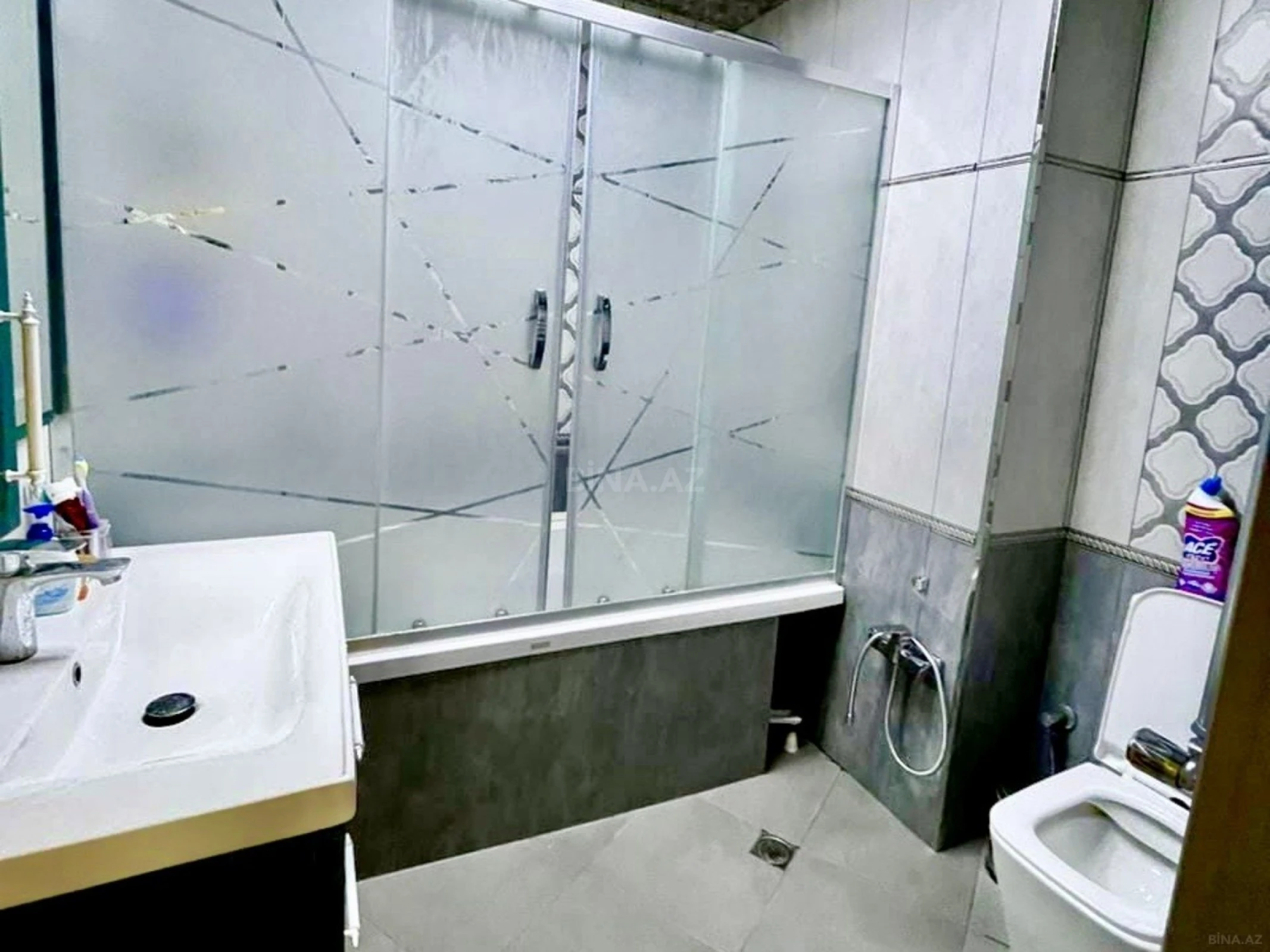 Satılır 3 otaqlı mənzil 135 m²