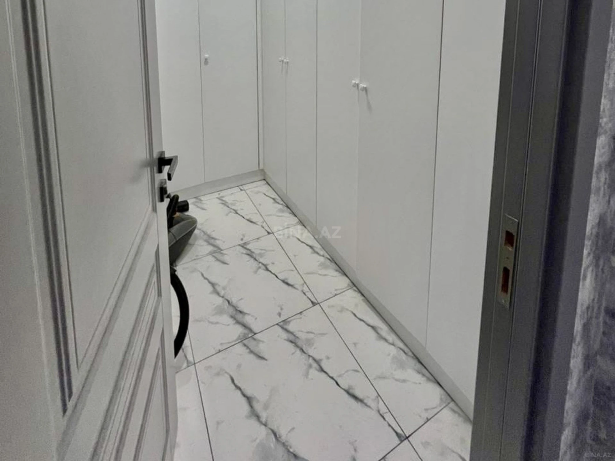Satılır 3 otaqlı mənzil 135 m²