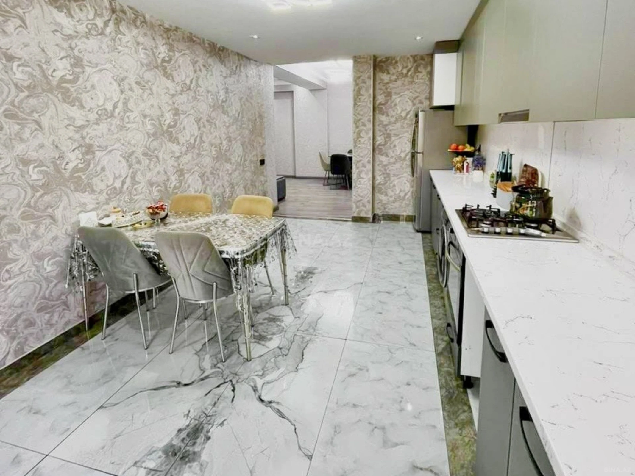 Satılır 3 otaqlı mənzil 135 m²
