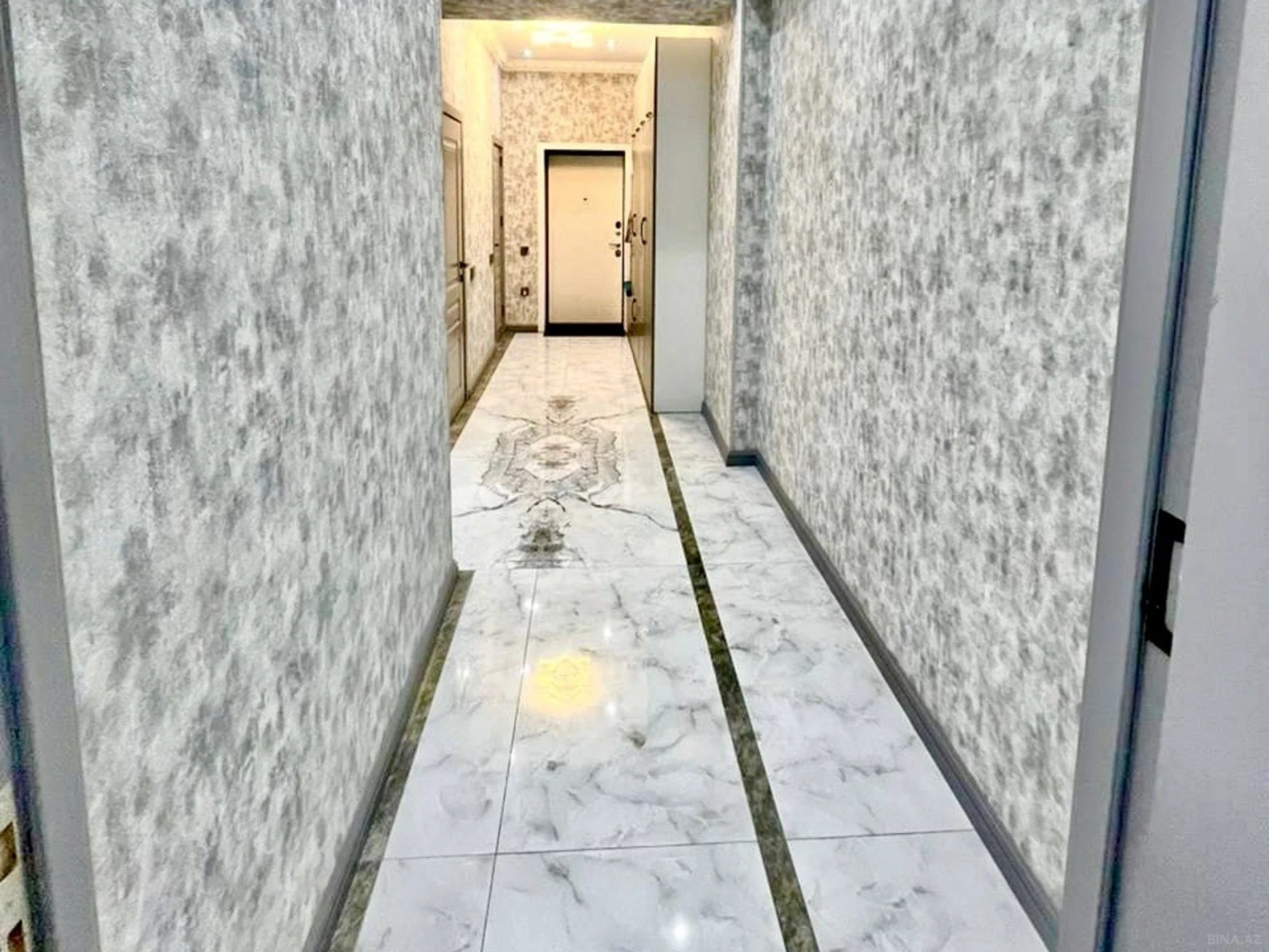 Satılır 3 otaqlı mənzil 135 m²