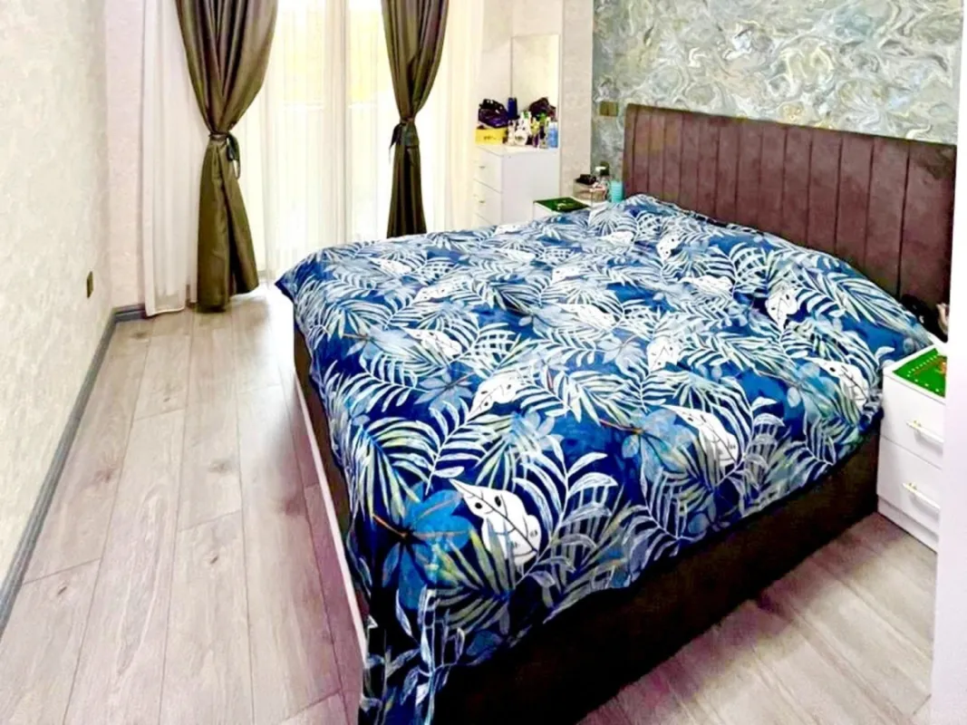Satılır 3 otaqlı mənzil 135 m²