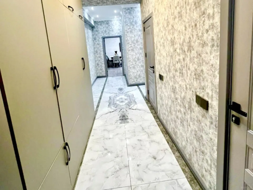 Satılır 3 otaqlı mənzil 135 m²