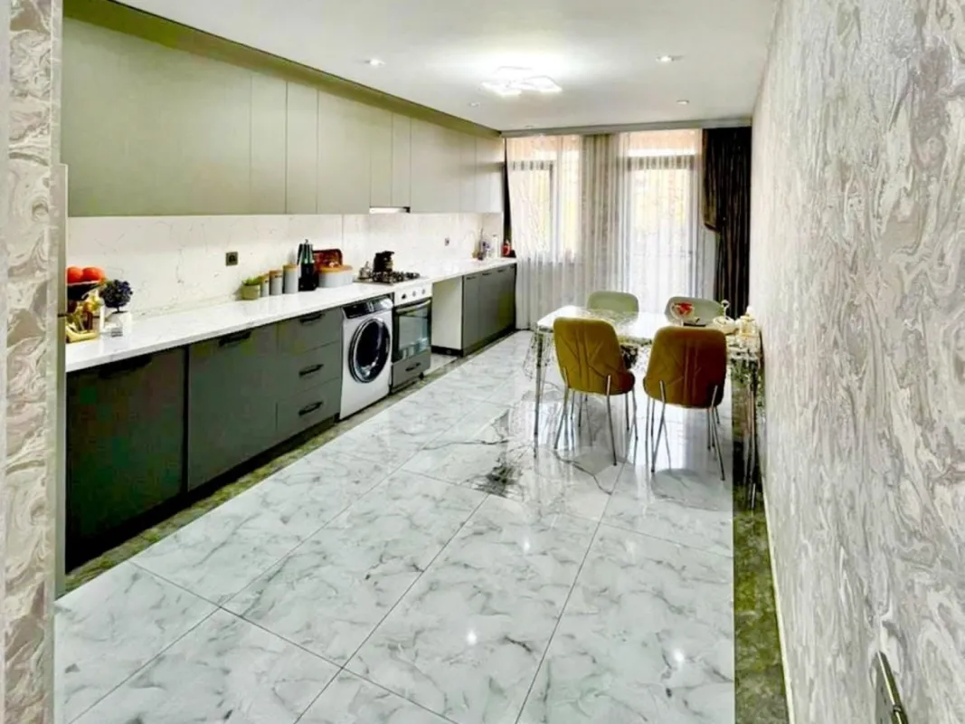 Satılır 3 otaqlı mənzil 135 m²