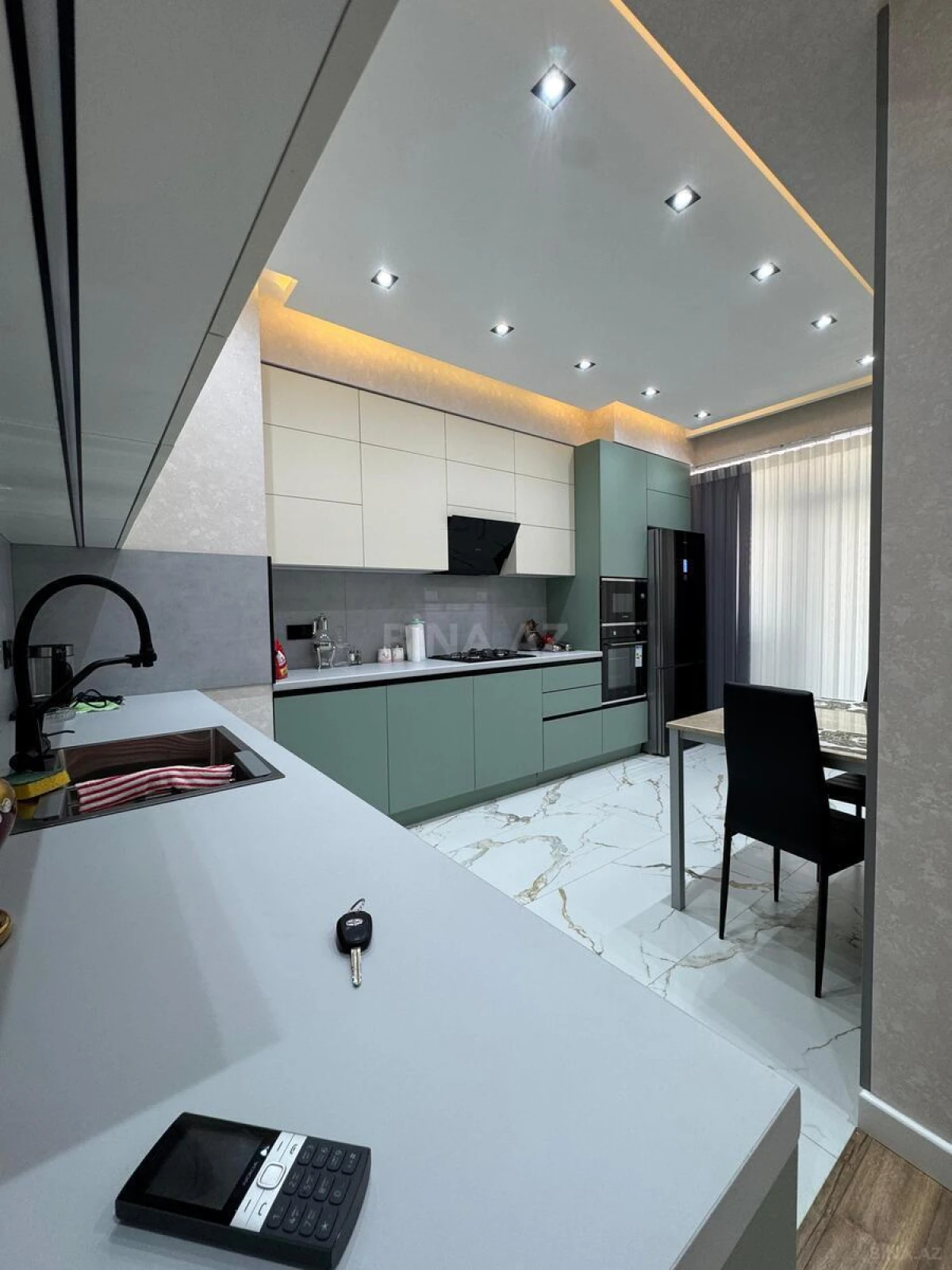 Satılır 2 otaqlı mənzil 83 m²