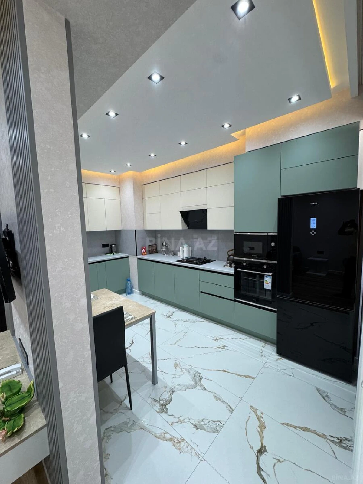 Satılır 2 otaqlı mənzil 83 m²