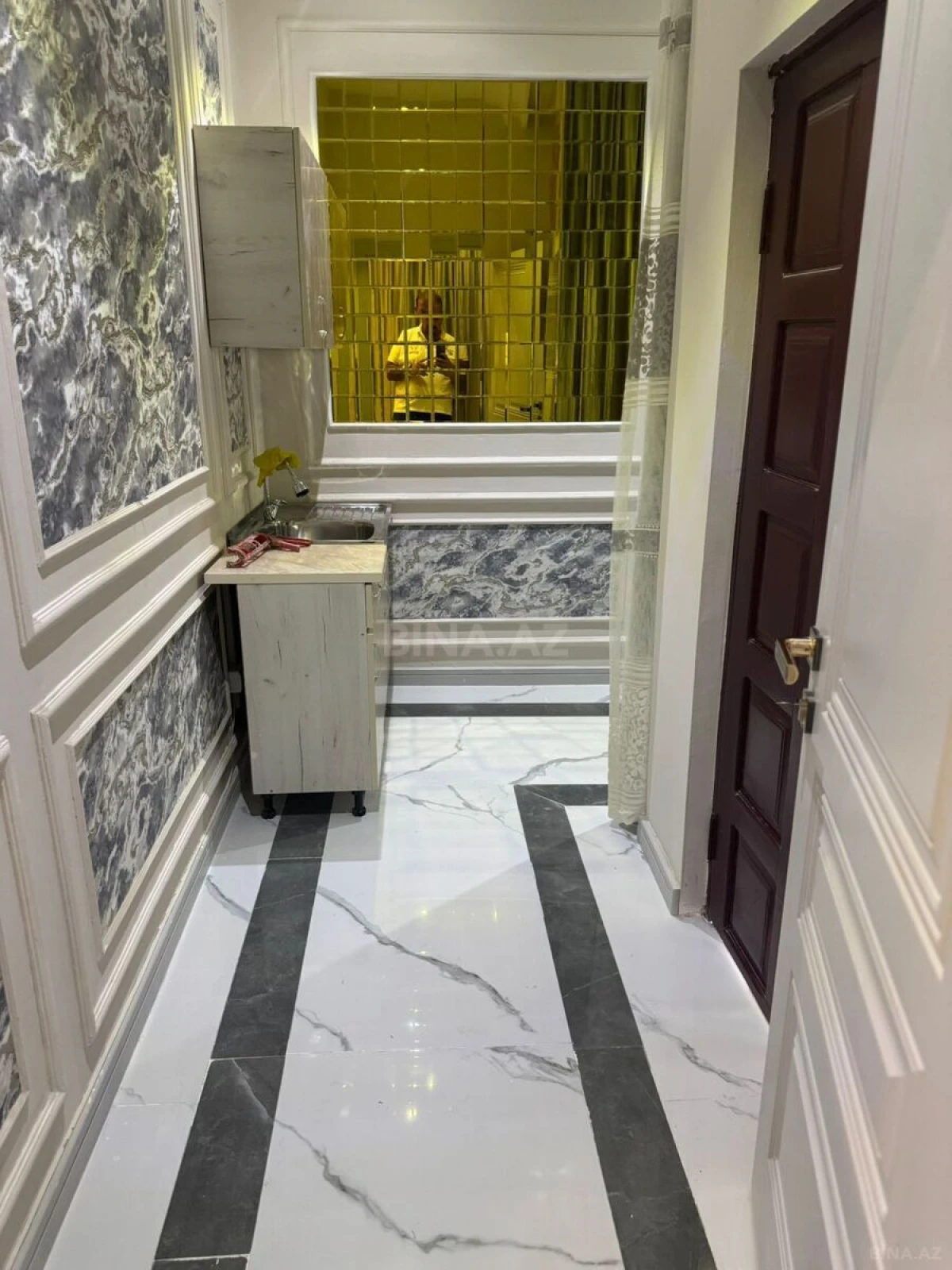 Satılır 7 otaqlı mənzil 200 m²