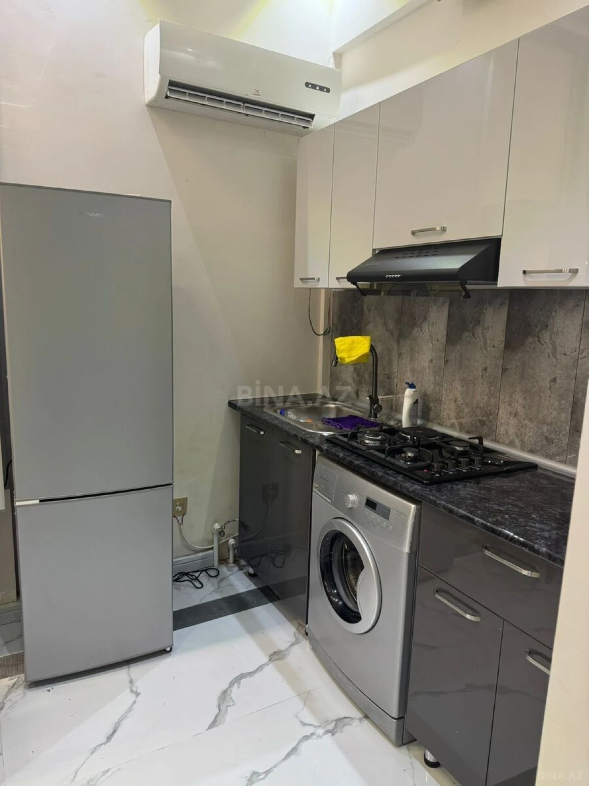 Satılır 7 otaqlı mənzil 200 m²