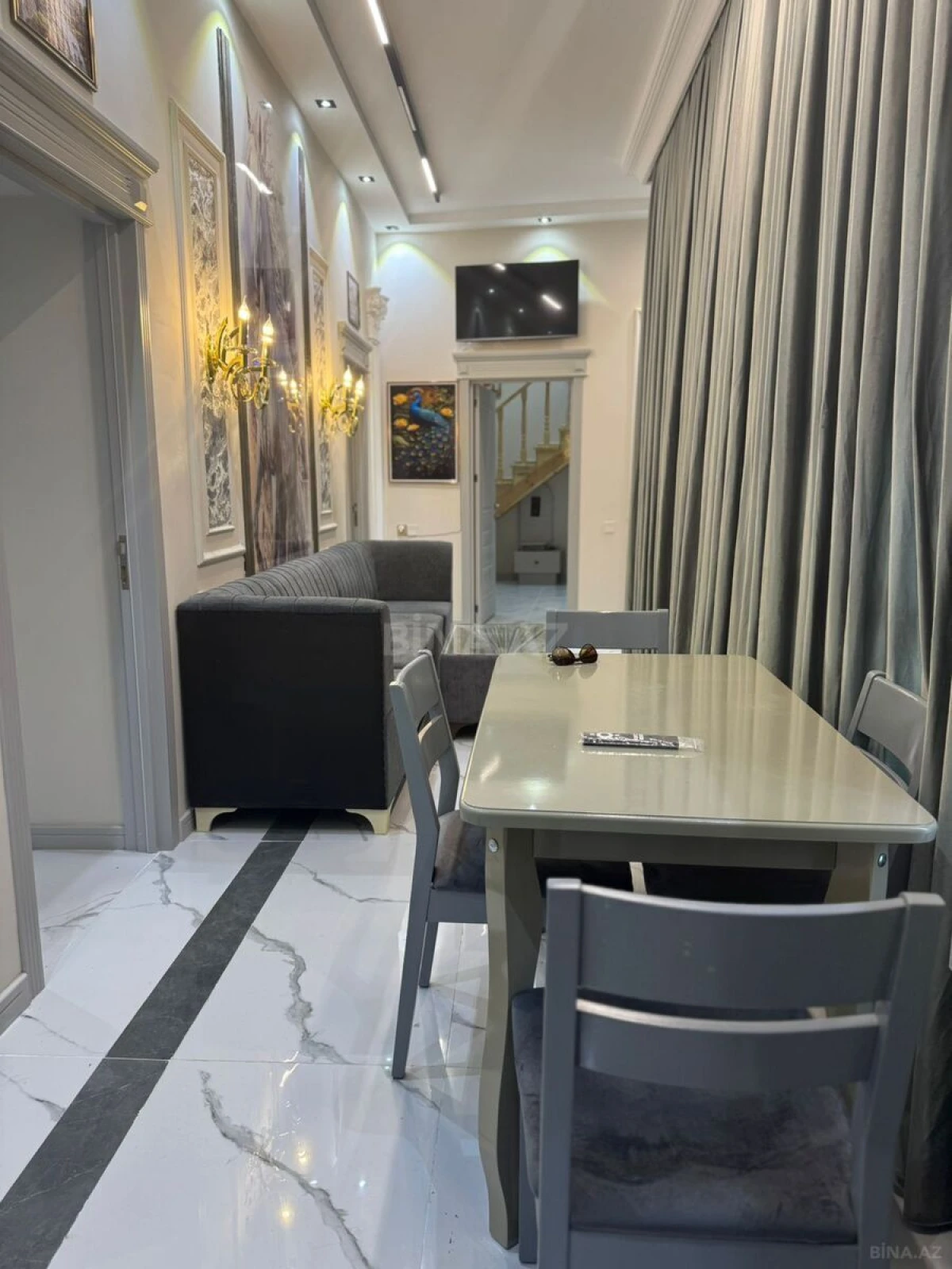 Satılır 7 otaqlı mənzil 200 m²