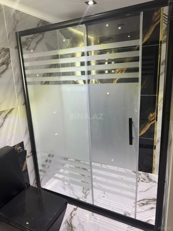 Satılır 7 otaqlı mənzil 200 m²