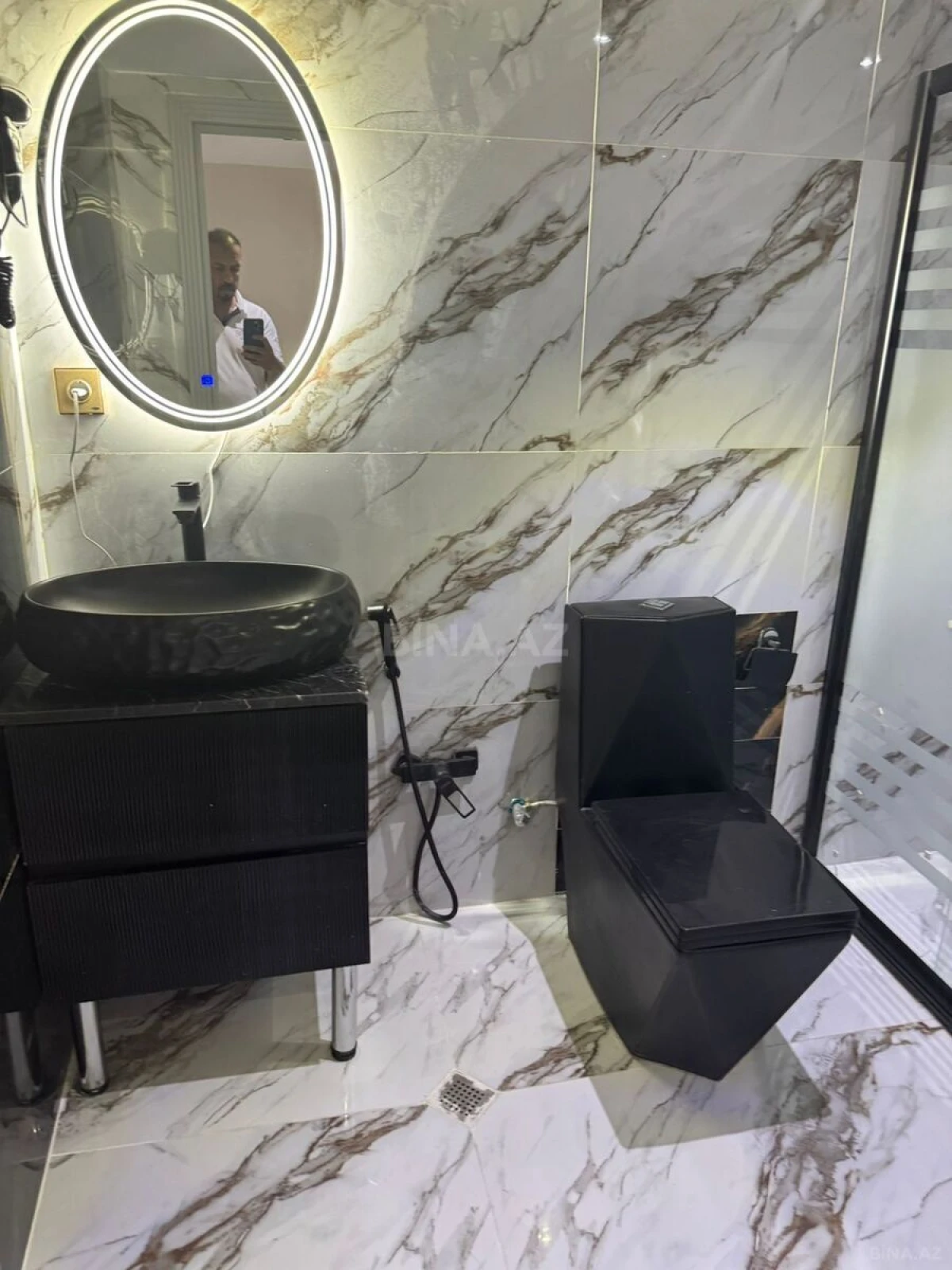 Satılır 7 otaqlı mənzil 200 m²