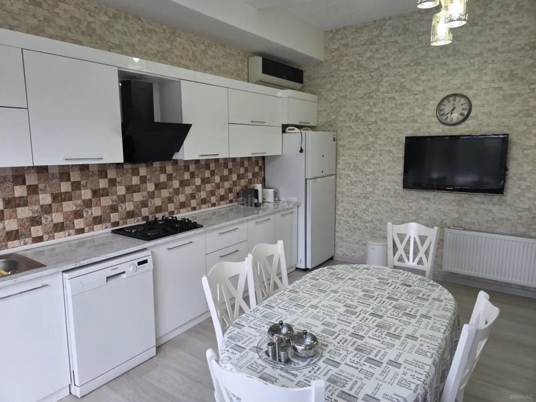 Satılır 5 otaqlı həyət evi 220 m²