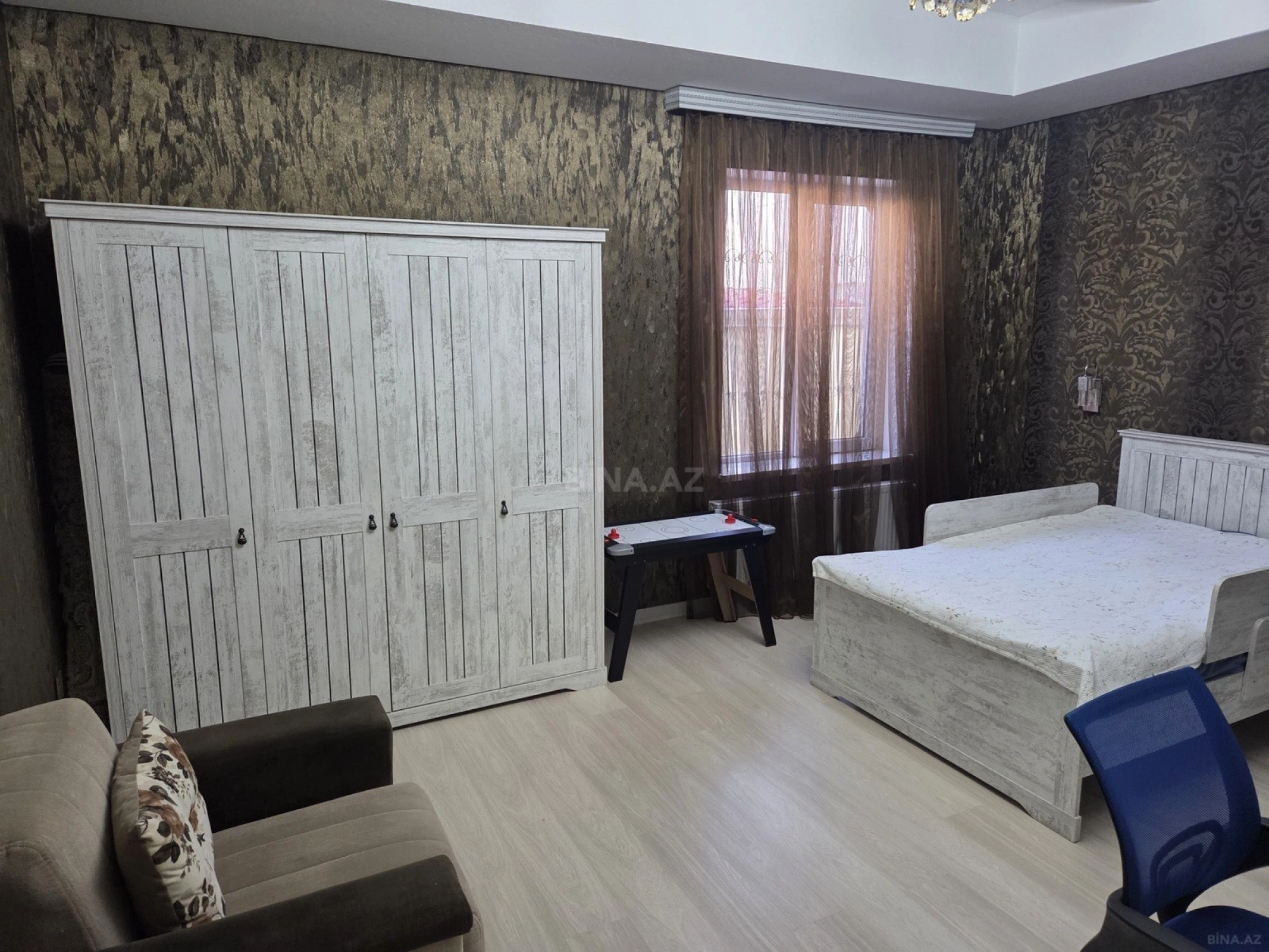 Satılır 5 otaqlı həyət evi 220 m²