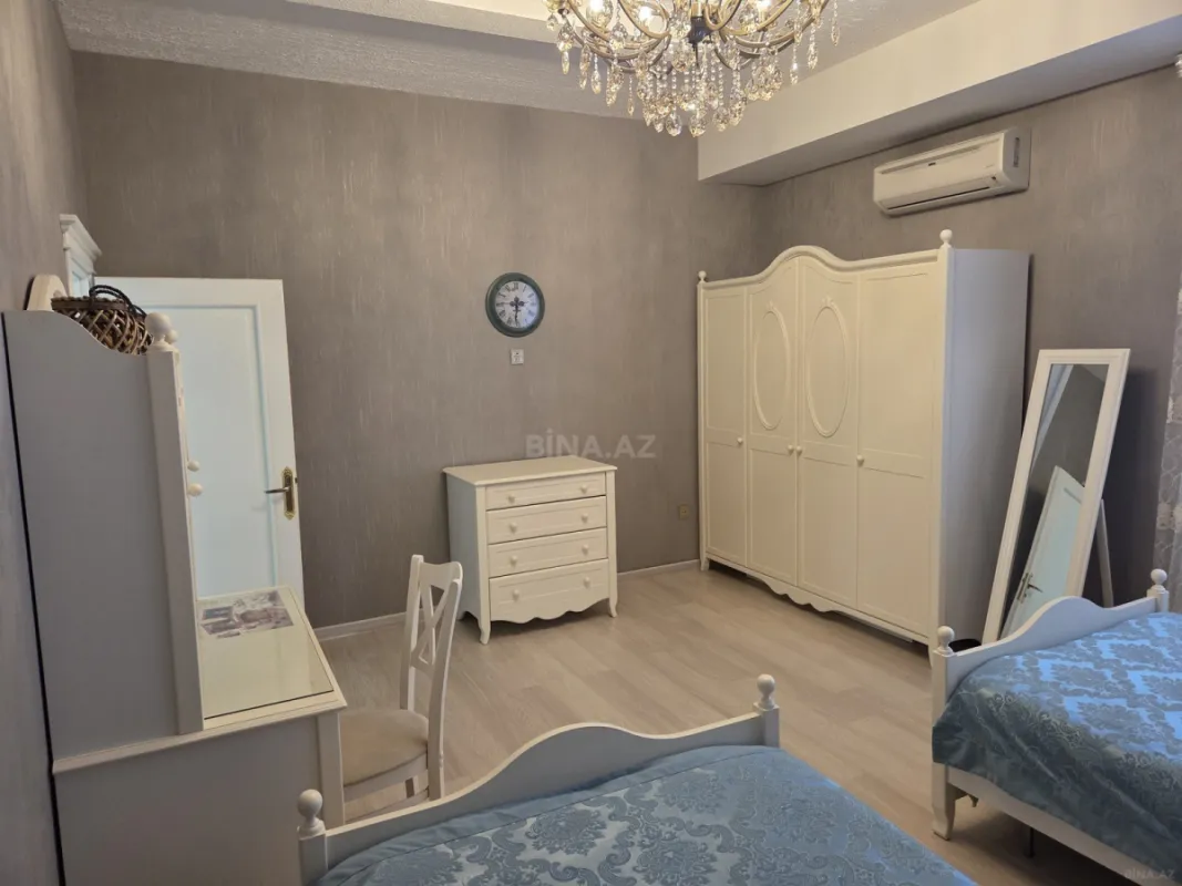 Satılır 5 otaqlı həyət evi 220 m²