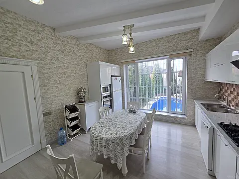 Satılır 5 otaqlı həyət evi 220 m²