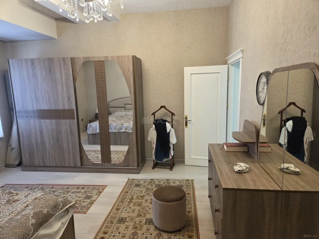 Satılır 5 otaqlı həyət evi 220 m²