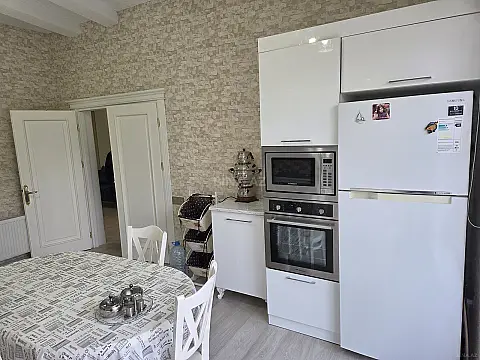 Satılır 5 otaqlı həyət evi 220 m²