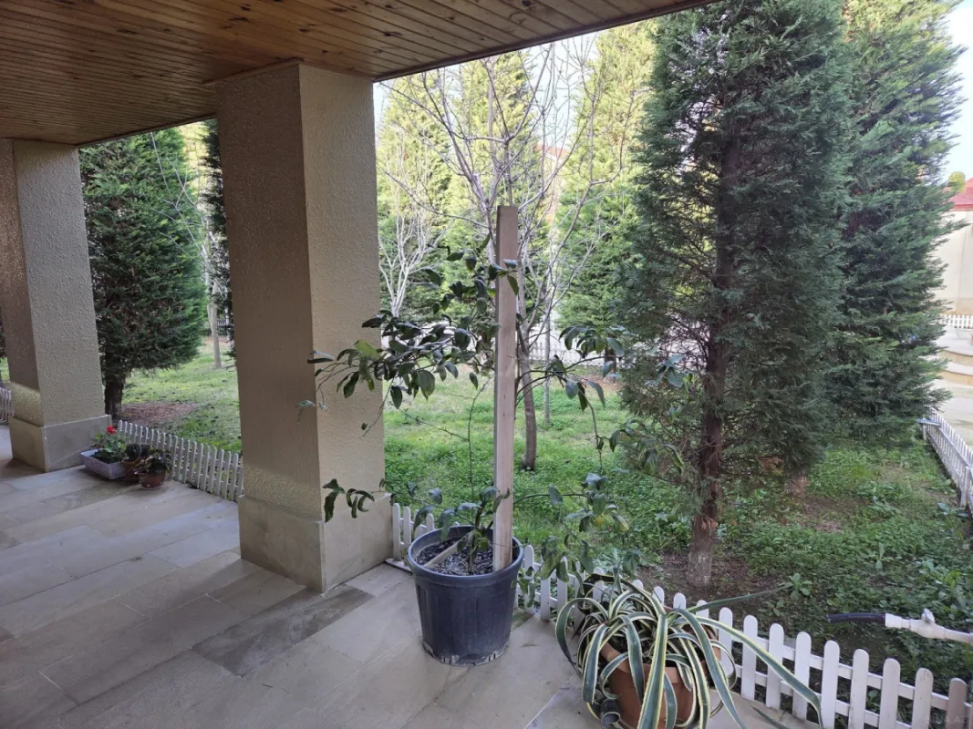 Satılır 5 otaqlı həyət evi 220 m²