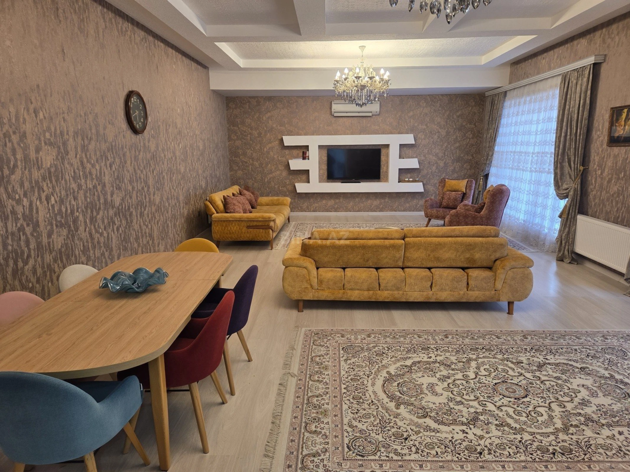 Satılır 5 otaqlı həyət evi 220 m²