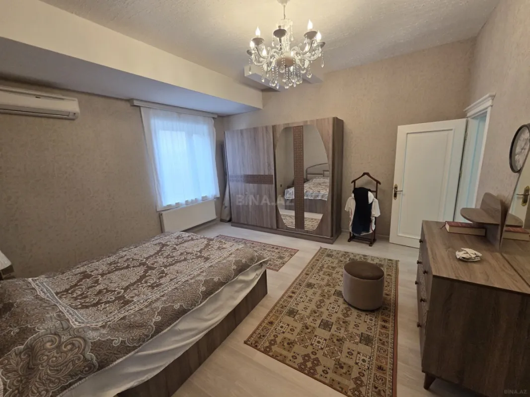 Satılır 5 otaqlı həyət evi 220 m²