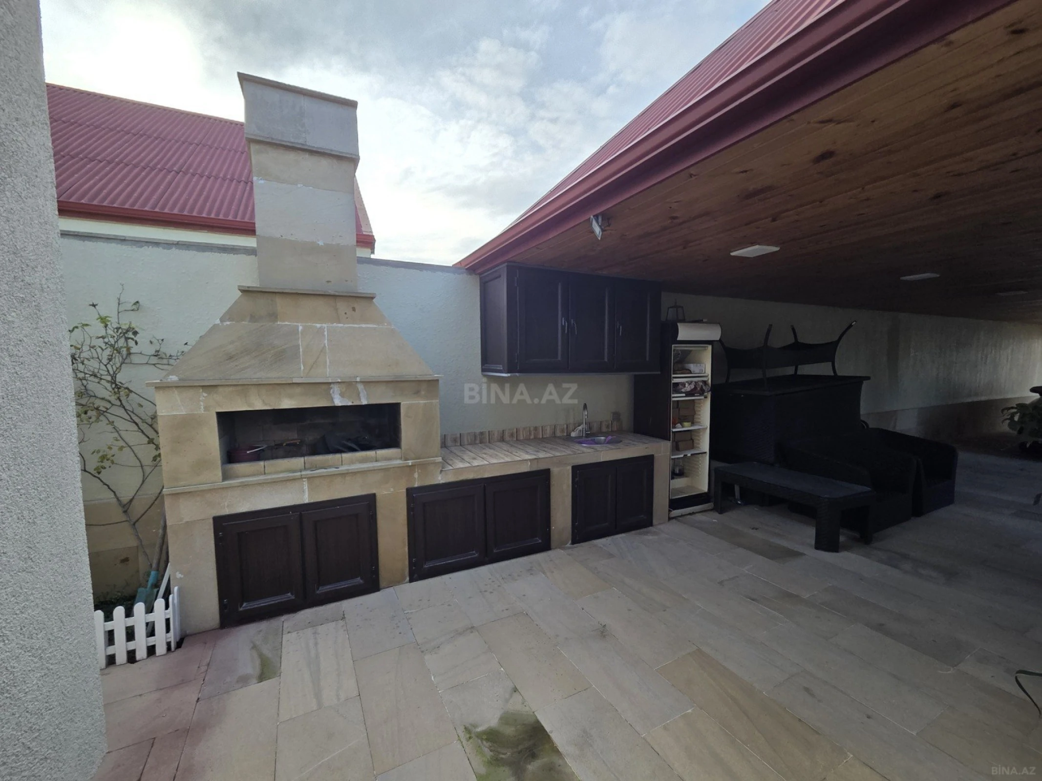 Satılır 5 otaqlı həyət evi 220 m²