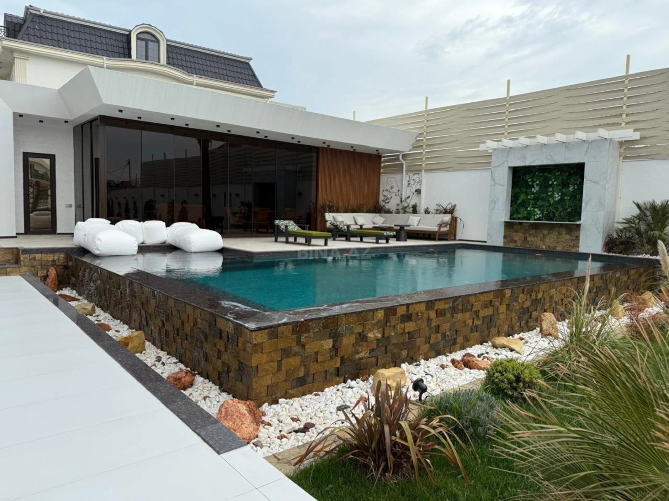 Kirayə verilir 5 otaqlı həyət evi 600 m²