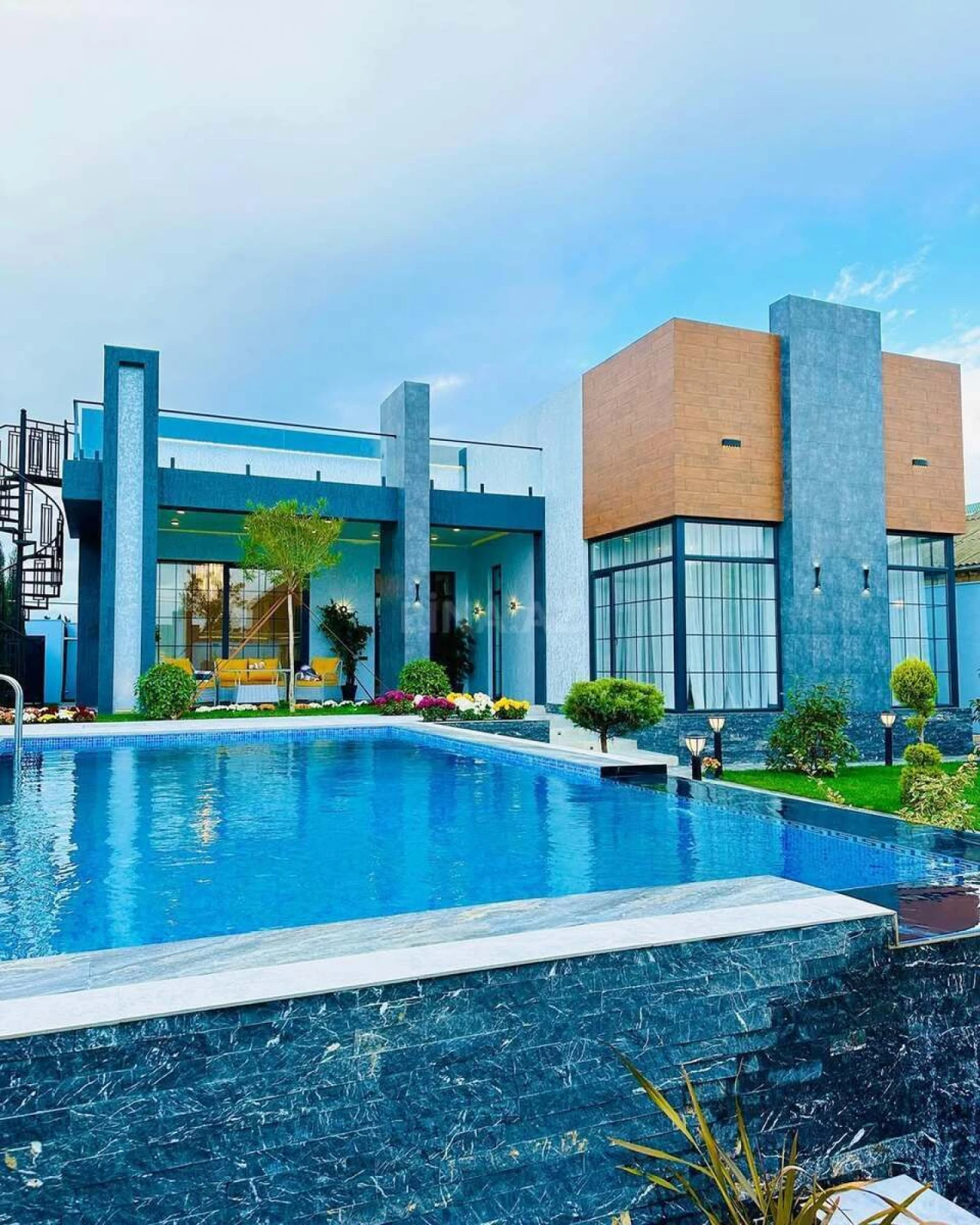 Kirayə verilir 4 otaqlı həyət evi 260 m²