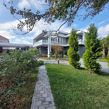 Kirayə verilir 5 otaqlı həyət evi 540 m²