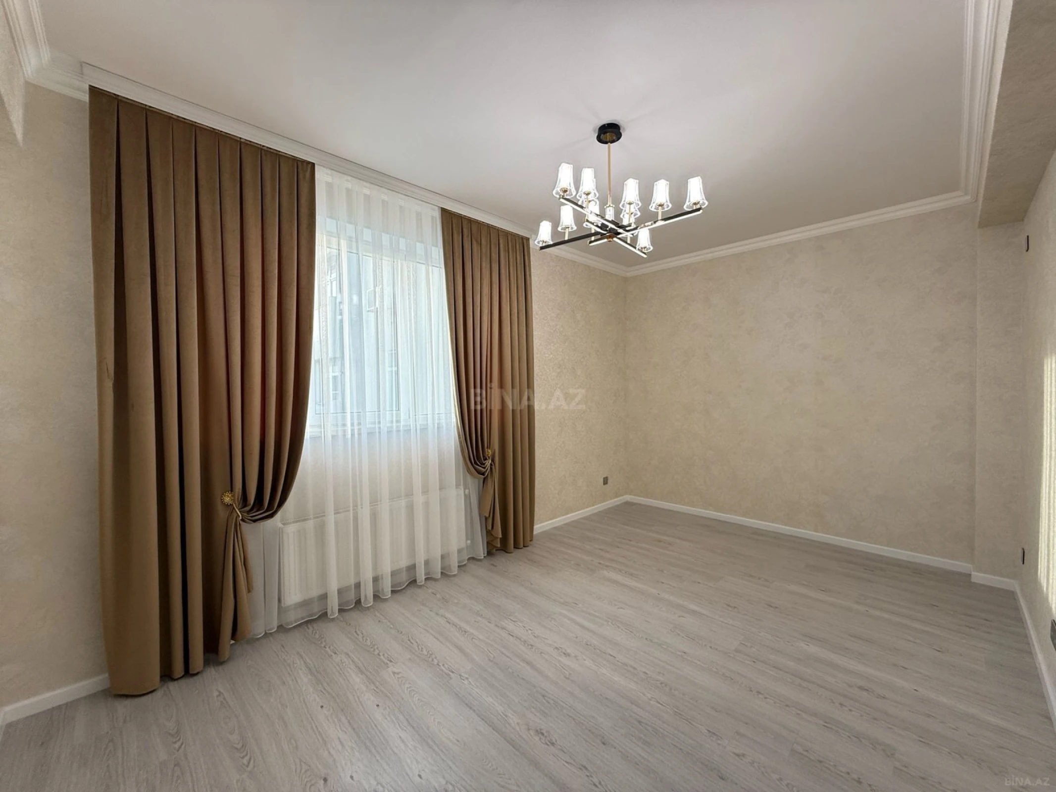 Satılır 4 otaqlı mənzil 110 m²