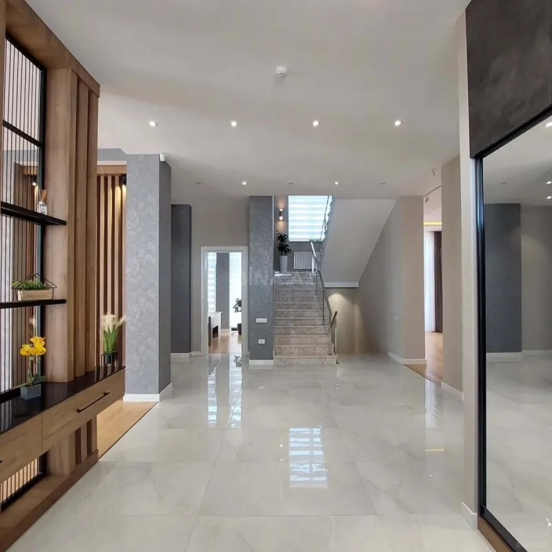 Kirayə verilir 6 otaqlı həyət evi 600 m²
