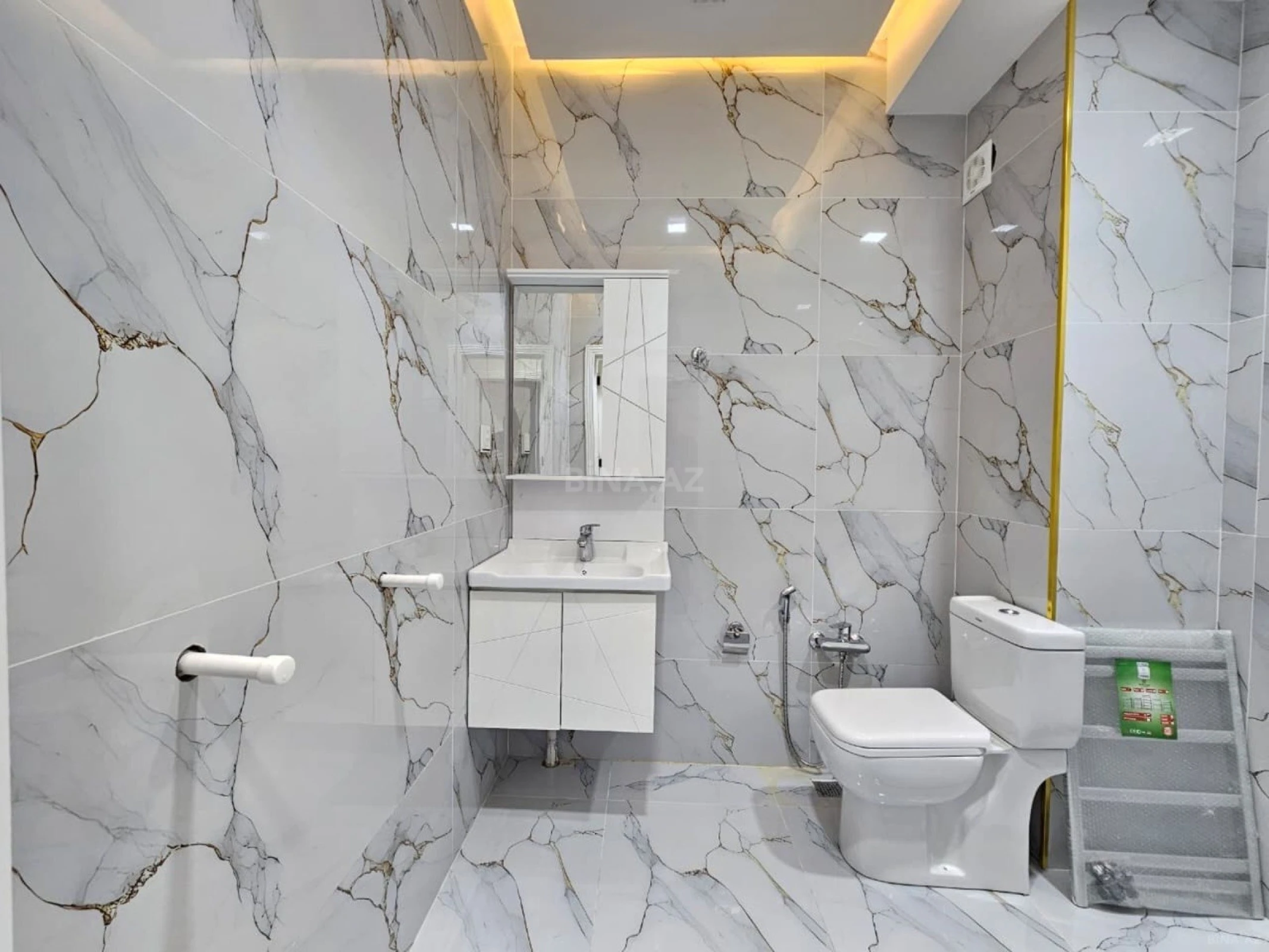 Satılır 2 otaqlı mənzil 81 m²