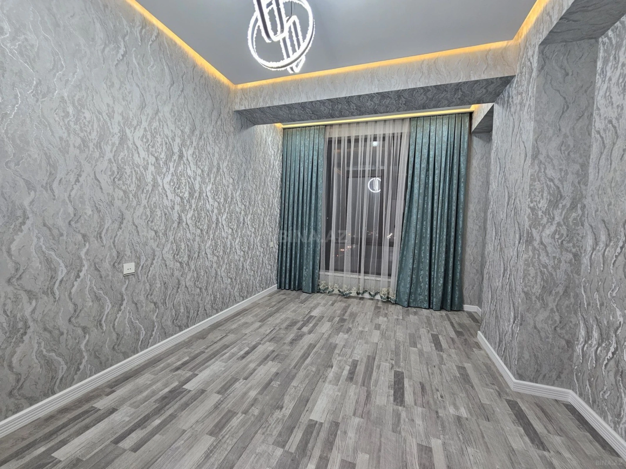 Satılır 2 otaqlı mənzil 81 m²